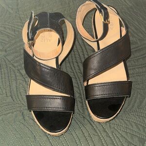 Naturalizer Black Strappy Sandals